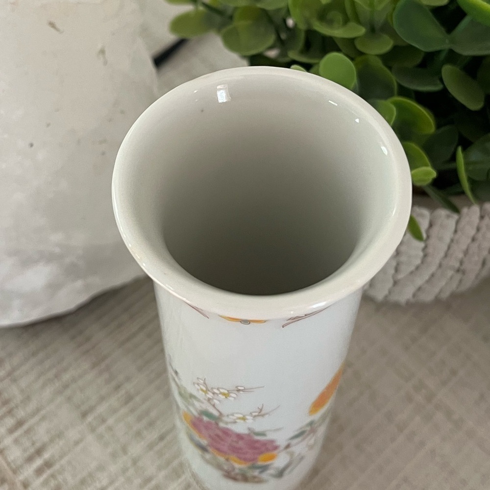 Trina Floral White Porcelain Vase Made in Japan - Picture 5 of 15